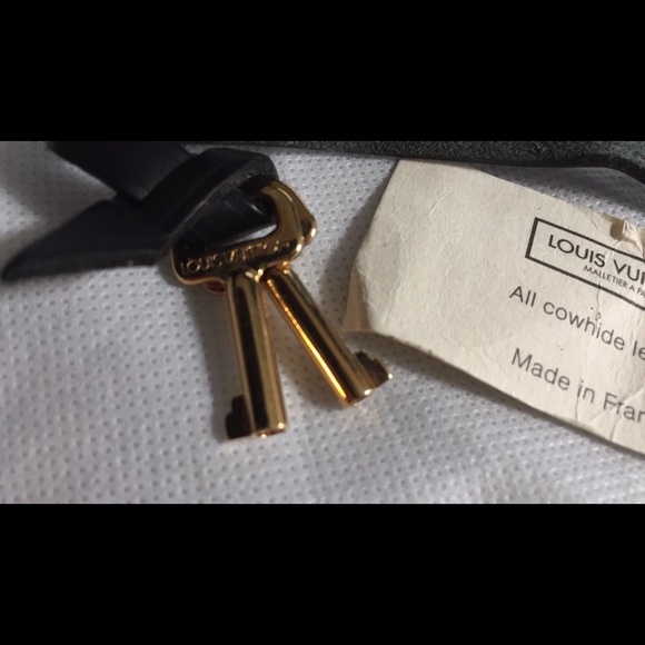 Luis Vuitton attaché - Picture 8 of 10